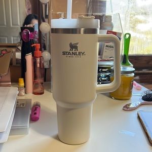 Stanley 40 oz in cream